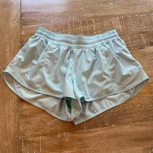 Lululemon hotty hot short 2.5 inches